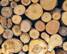 Holzbau: Gestapelte Baumstämme